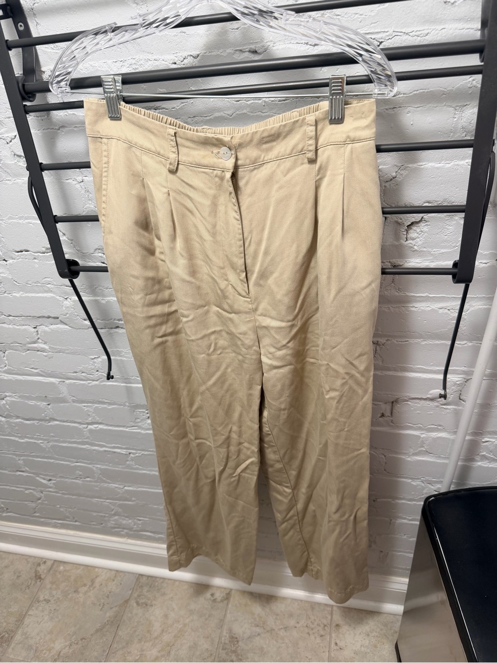 DONNI. Neutral Wide-Leg High-Rise Pants in Beige - Picture 4 of 5